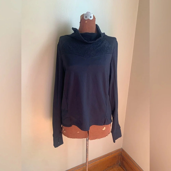 Fabletics sweatshirt, mock neck, lace - Picture 1 of 9